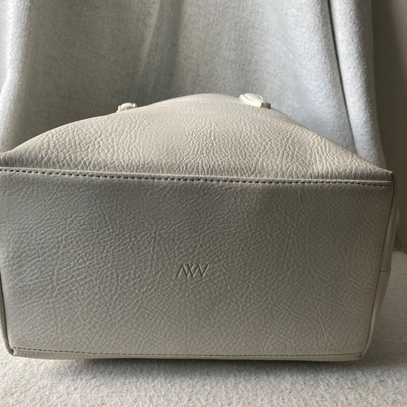 Matt & Nat white satchel - Picture 3 of 6